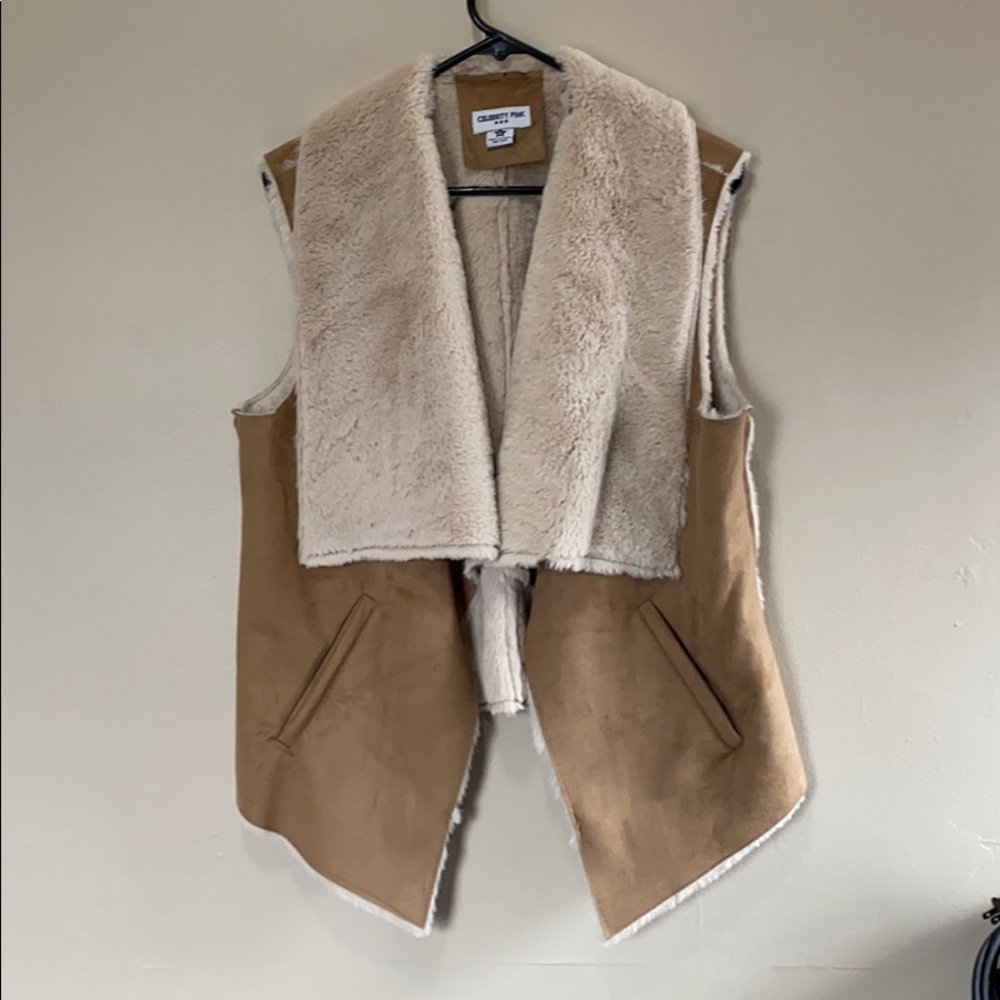 NWOT Soft Camel Color Faux Suede Fur Vest - XL